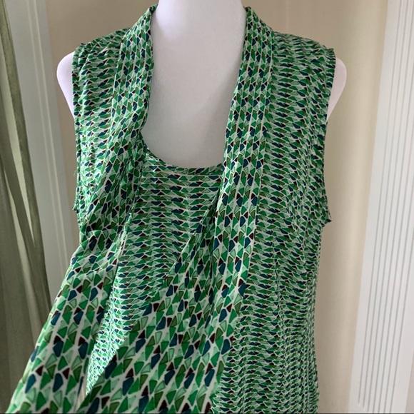 Roz & Ali vibrant green geometric pattern sleeveless blouse with neck bow tie - Picture 7 of 12
